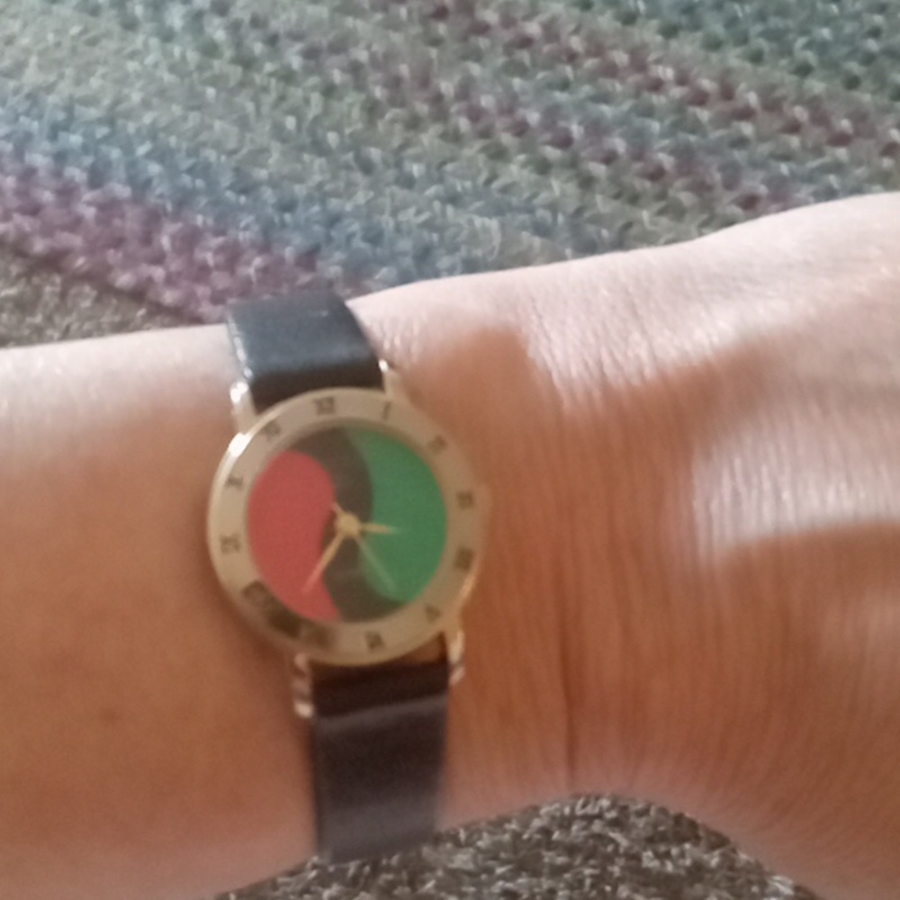 Gorgeous GUCCI Vintage black leather band watch. - Picture 6 of 8